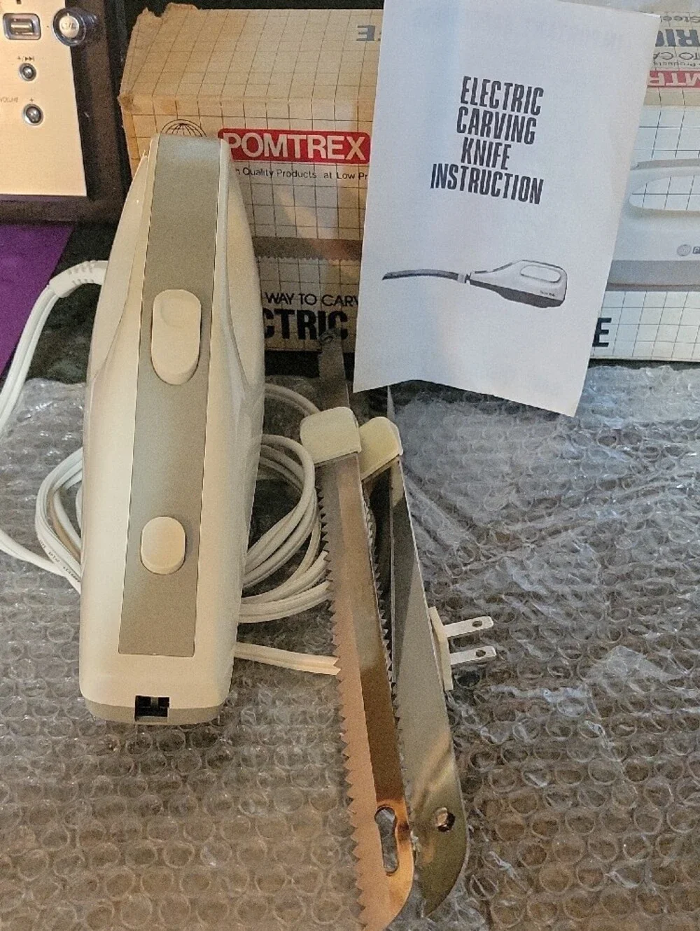 Vtg.PomtRex Electric Carving Knife - White .